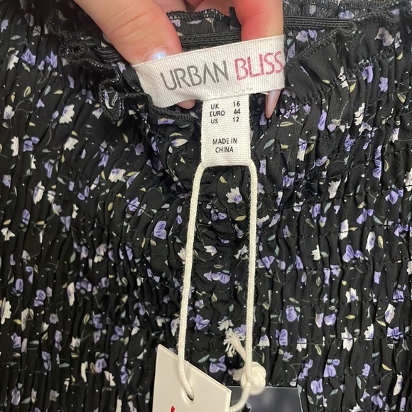 PLUS SIZE URBAN BLISS FLORAL TOP - Picture 5 of 7